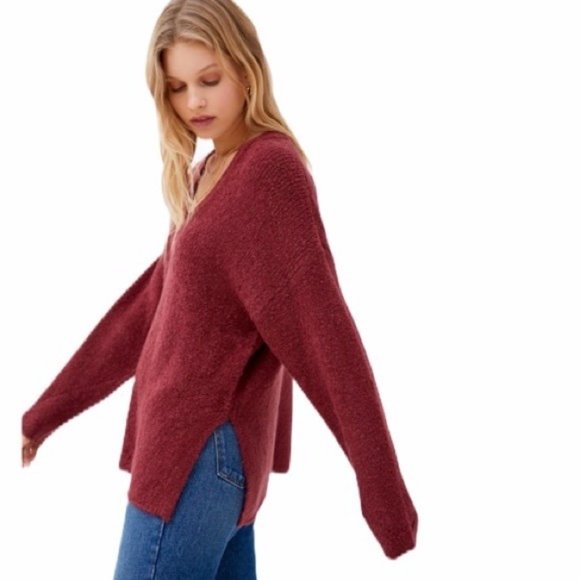 URBAN Outfitters V-neck Pullover Sweater Berry Burgandy Knit Soft Oversized SM - Picture 3 of 8